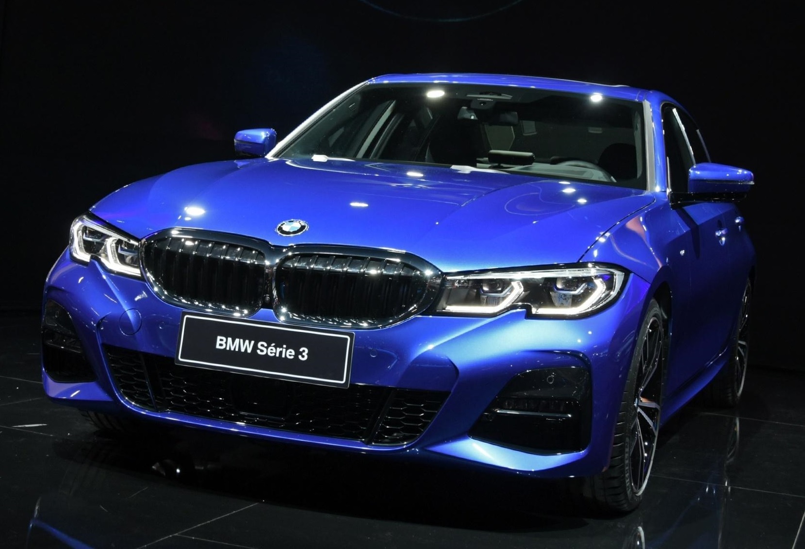 Bmw Série 3 na cor Azul Portimão