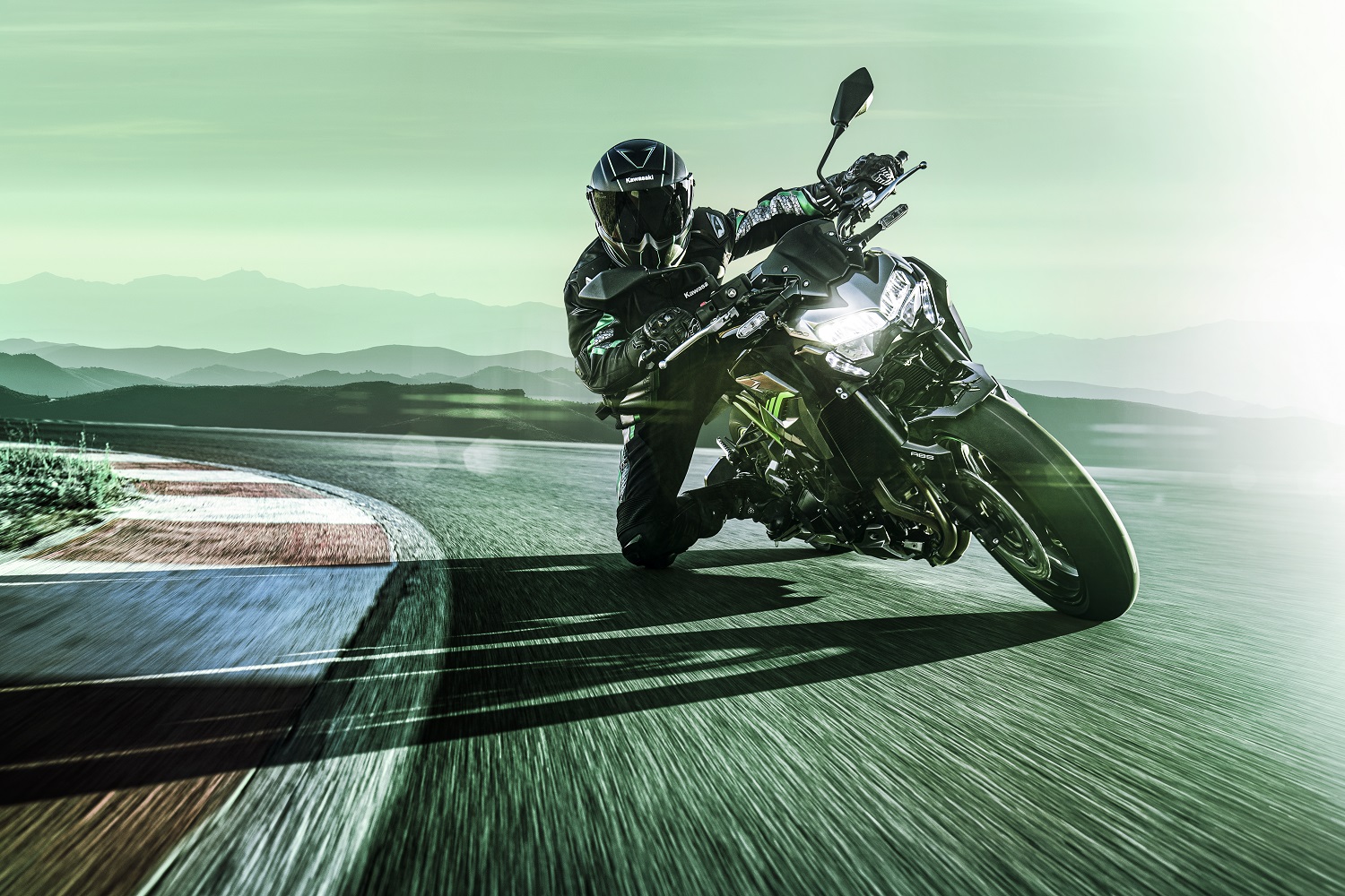 Kawasaki Z900 2021 Movimento 03