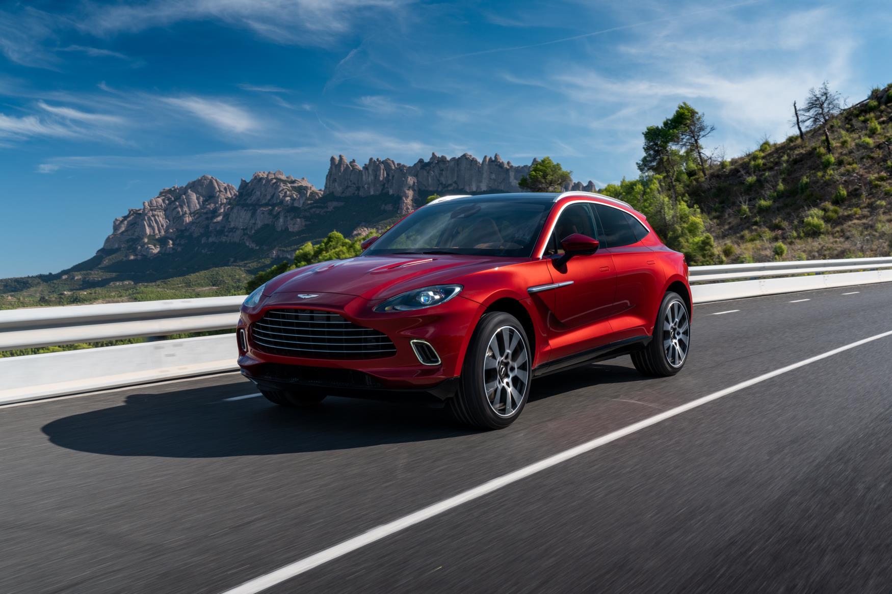 Aston Martin Dbx 19