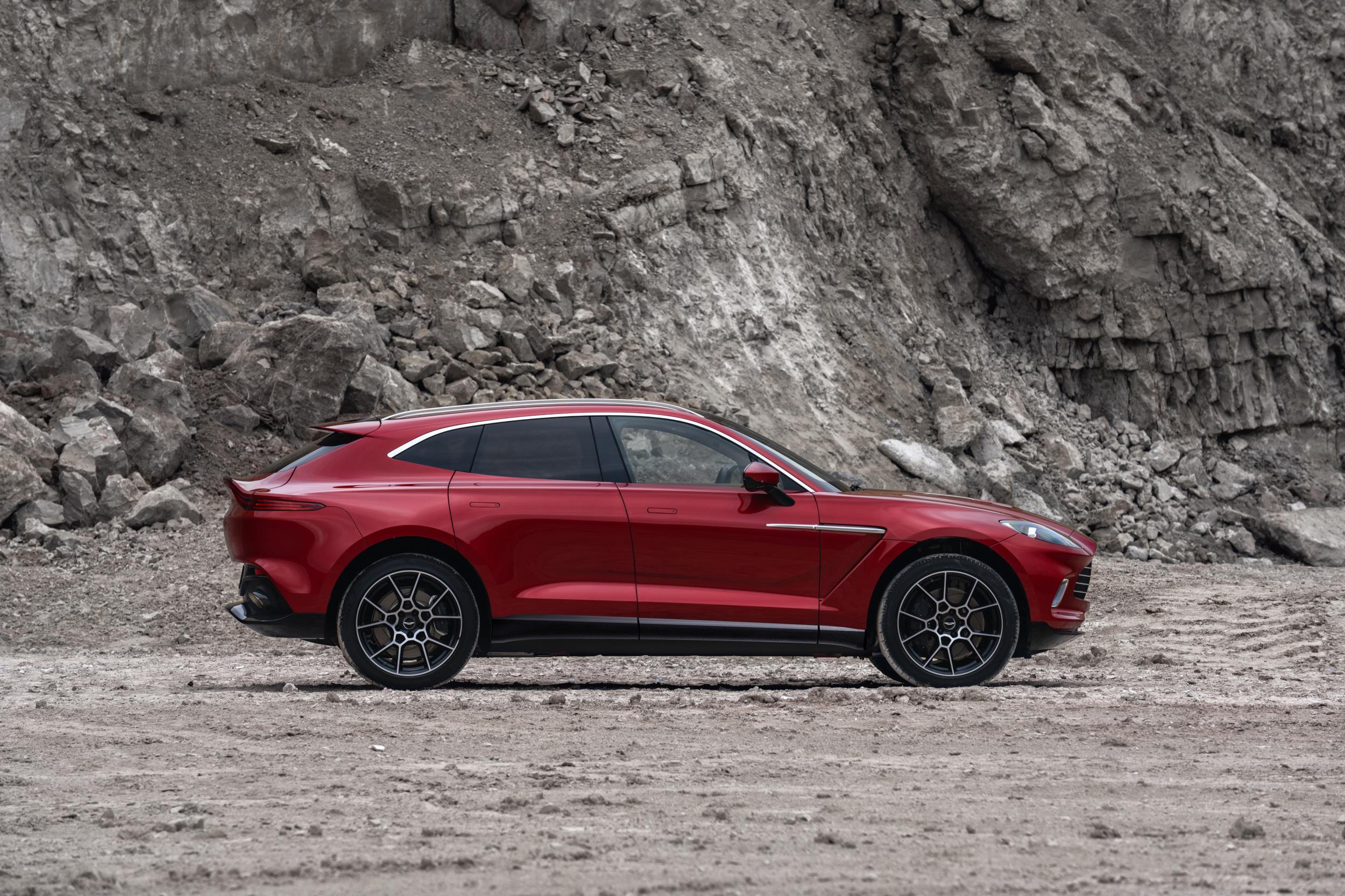 Aston Martin Dbx 06