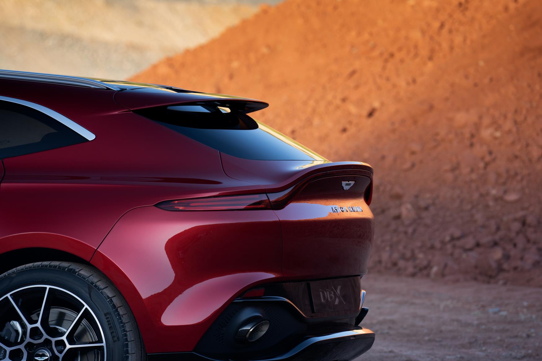 Aston Martin Dbx 09