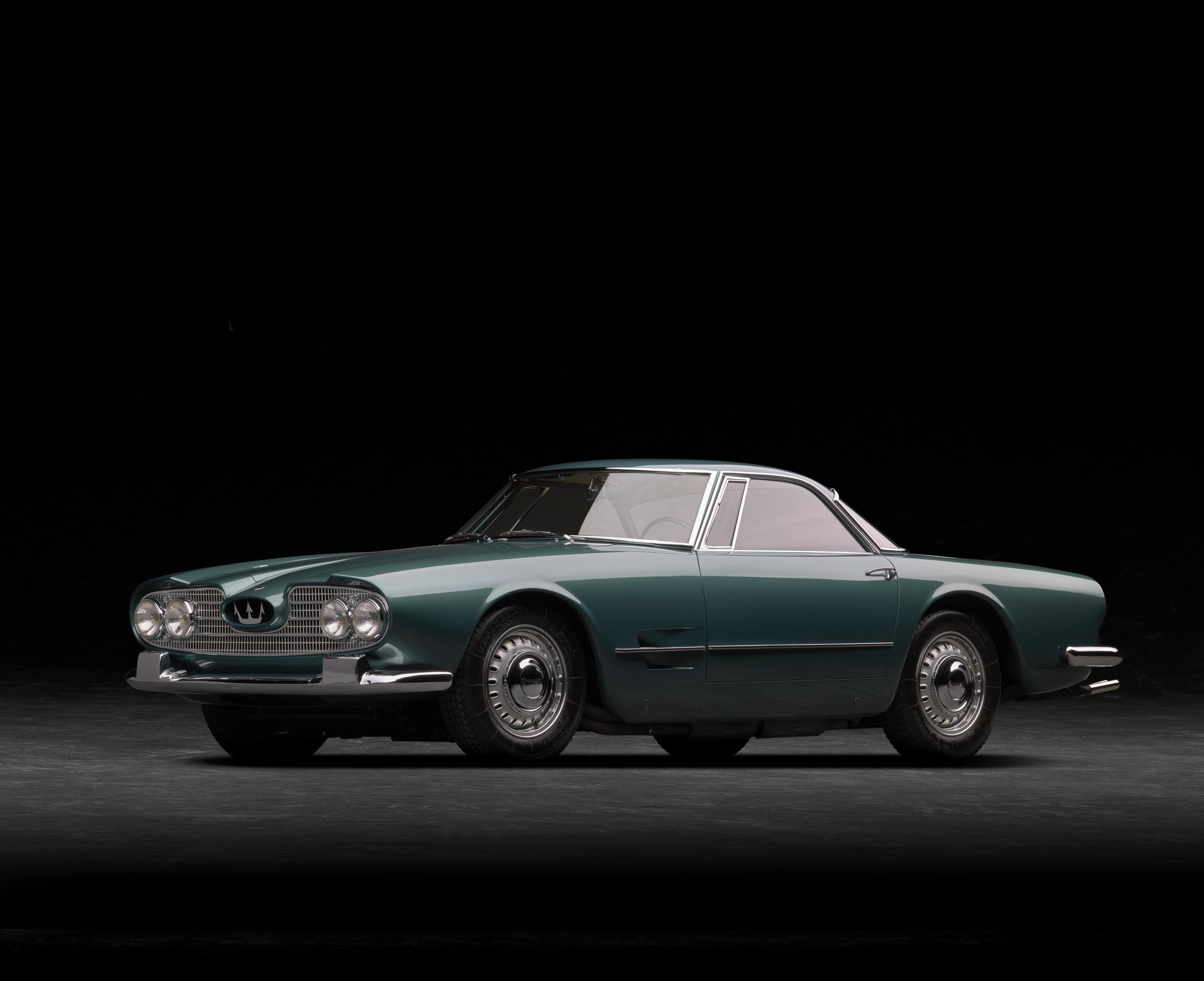Maserati 5000 Gt 1959 é um cupê de linhas clássicas na cor verde