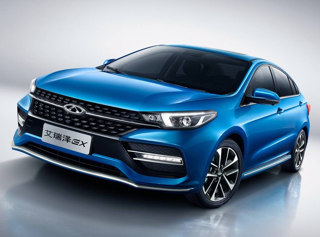 Chery Arrizo 6 azul visto de frente