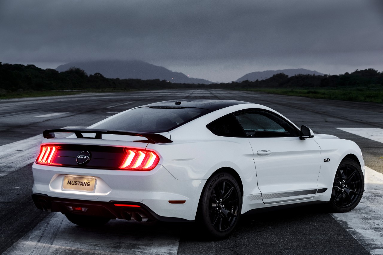 Ford Mustang Black Shadow 3