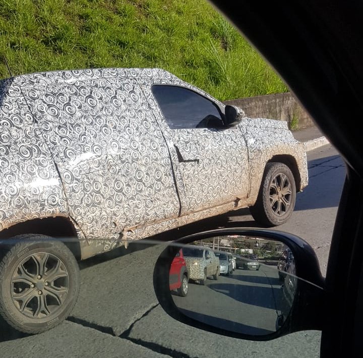 Nova Fiat Strada camuflada