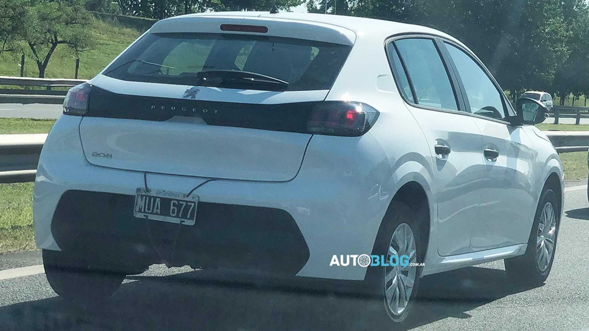 Peugeot 208 Basico Flagra Na Argentina 1