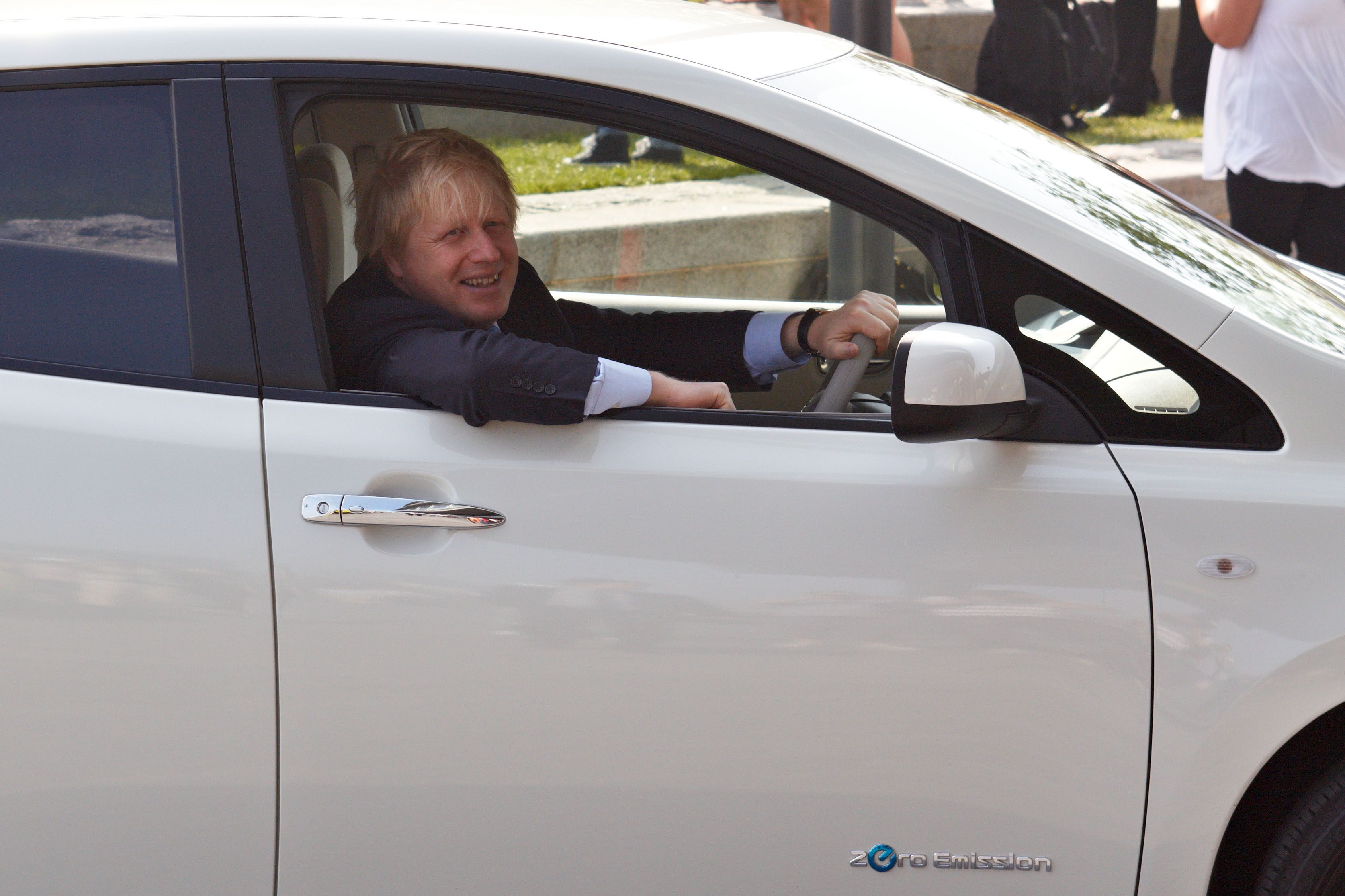 Boris Johnson Primeiro Ministro Da Grã Bretanha a bordo de um Nissan Leaf