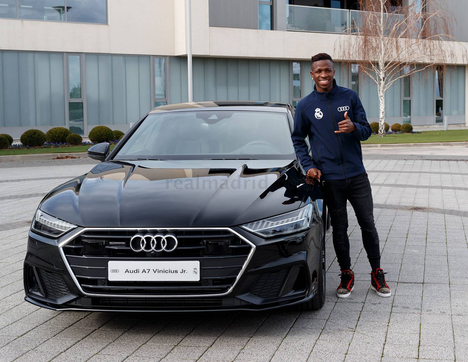 Vinicius Jr. e seu Audi A7