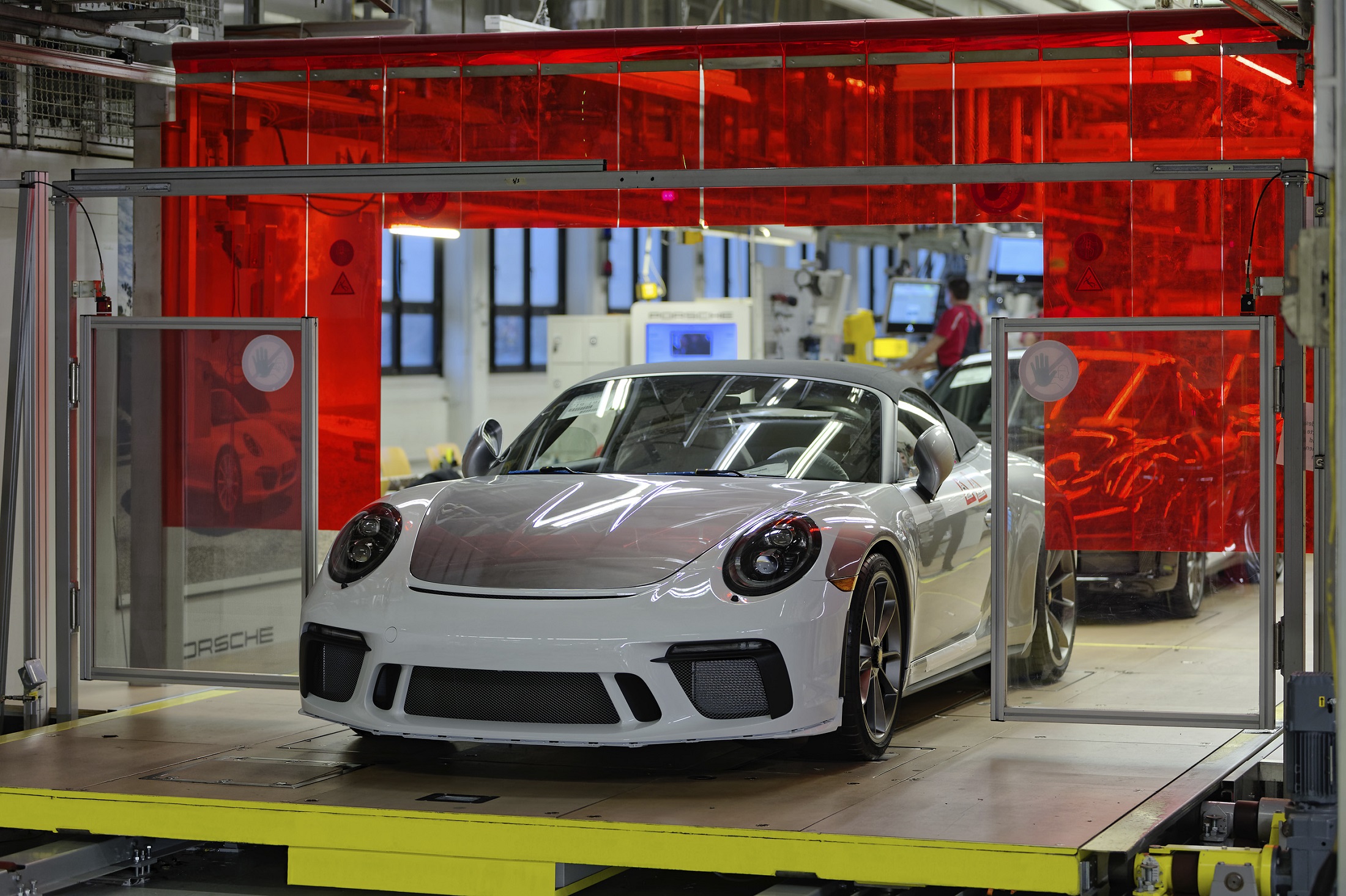 Último Porsche 911 Da Geração 991 deixa a linha de produção na Alemanha