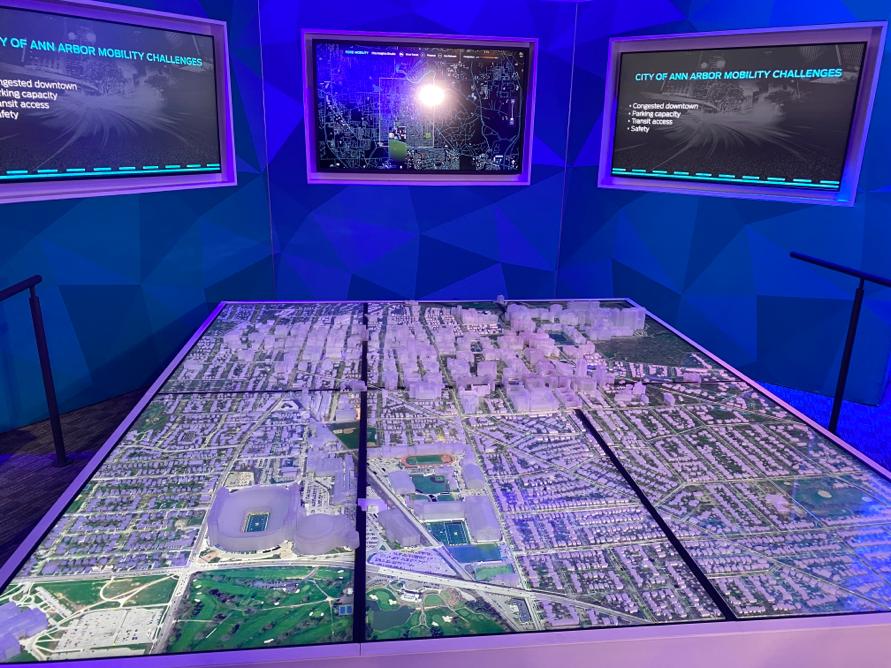 Maquete de cidade mostra como funciona o projeto da Ford que mapeia e usa dados para ver onde há mais acidentes
