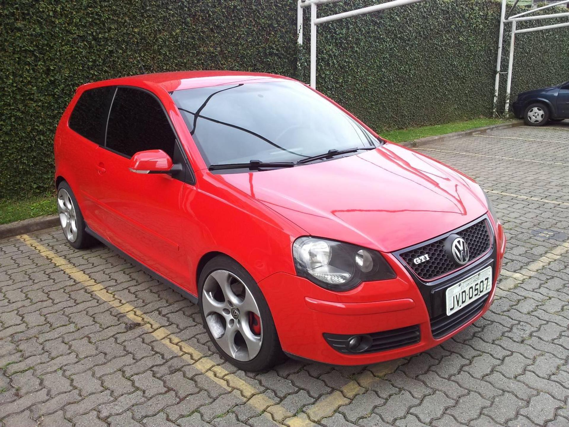 Volkswagen Polo 1.8 Gti 20v Turbo Gasolina na cor vermelha e configuração duas portas