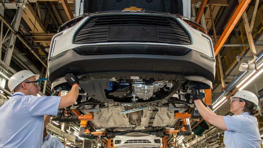 Imagem mostra novo Chevrolet Tracker na linha de produção
