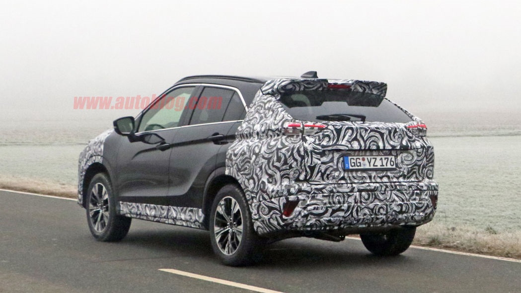 Flagra novo Eclipse Cross