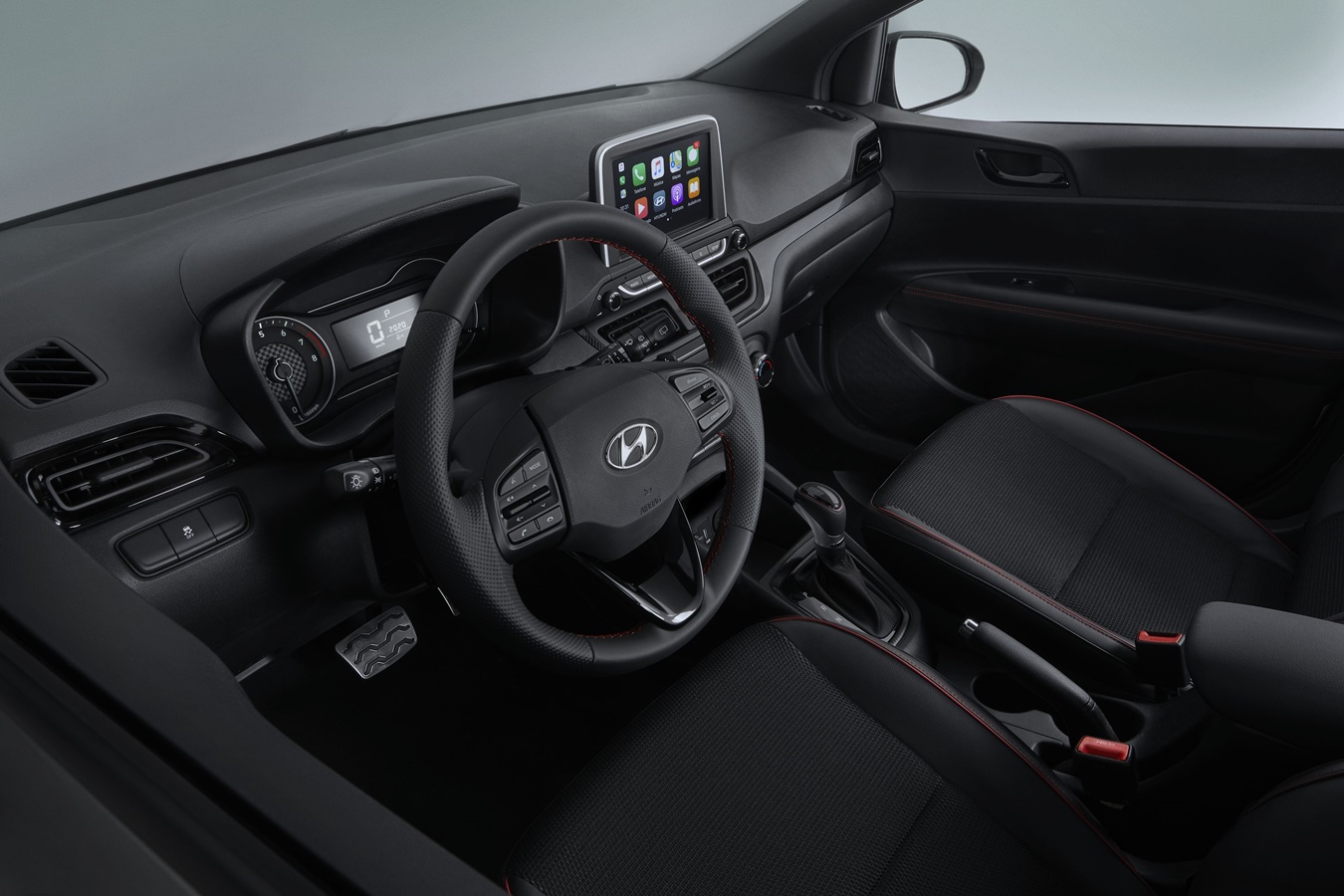 Imagem mostra o interior do novo hyundai hb20