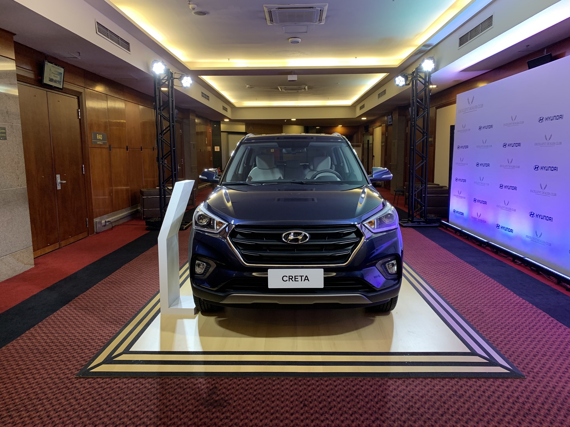 Imagem mostra o Hyundai Creta em nova cor azul