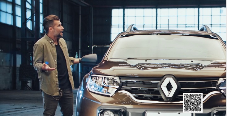 Bruno Gagliasso ao lado do novo Renault Duster em foto da campanha publicitária