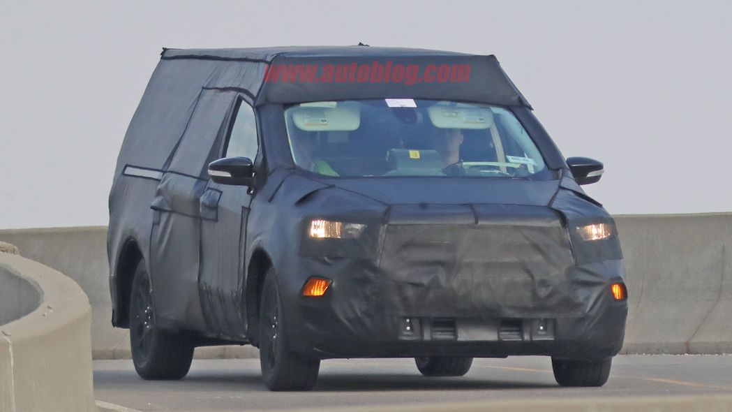 Foto mostra a nova picape da Ford rodando camuflada