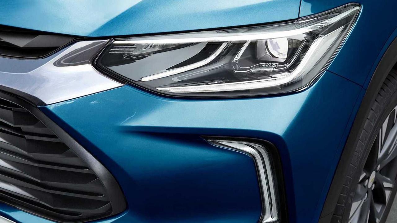 Detalhe do farol com LEDs do novo Tracker