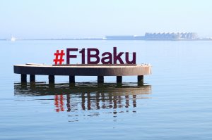 Instalação em meio ao mai com o #F1Baku parapromover o Grande Prêmio do Azerbaijão