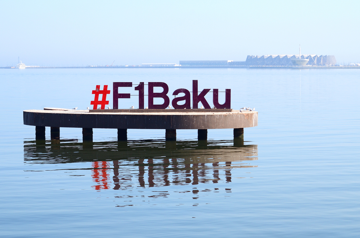 Instalação em meio ao mai com o #F1Baku parapromover o Grande Prêmio do Azerbaijão