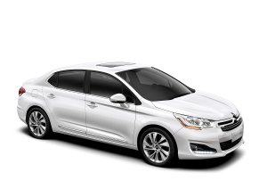 Citroën C4 Lounge branco fotografado do alto em um estúdios com fundo branco
