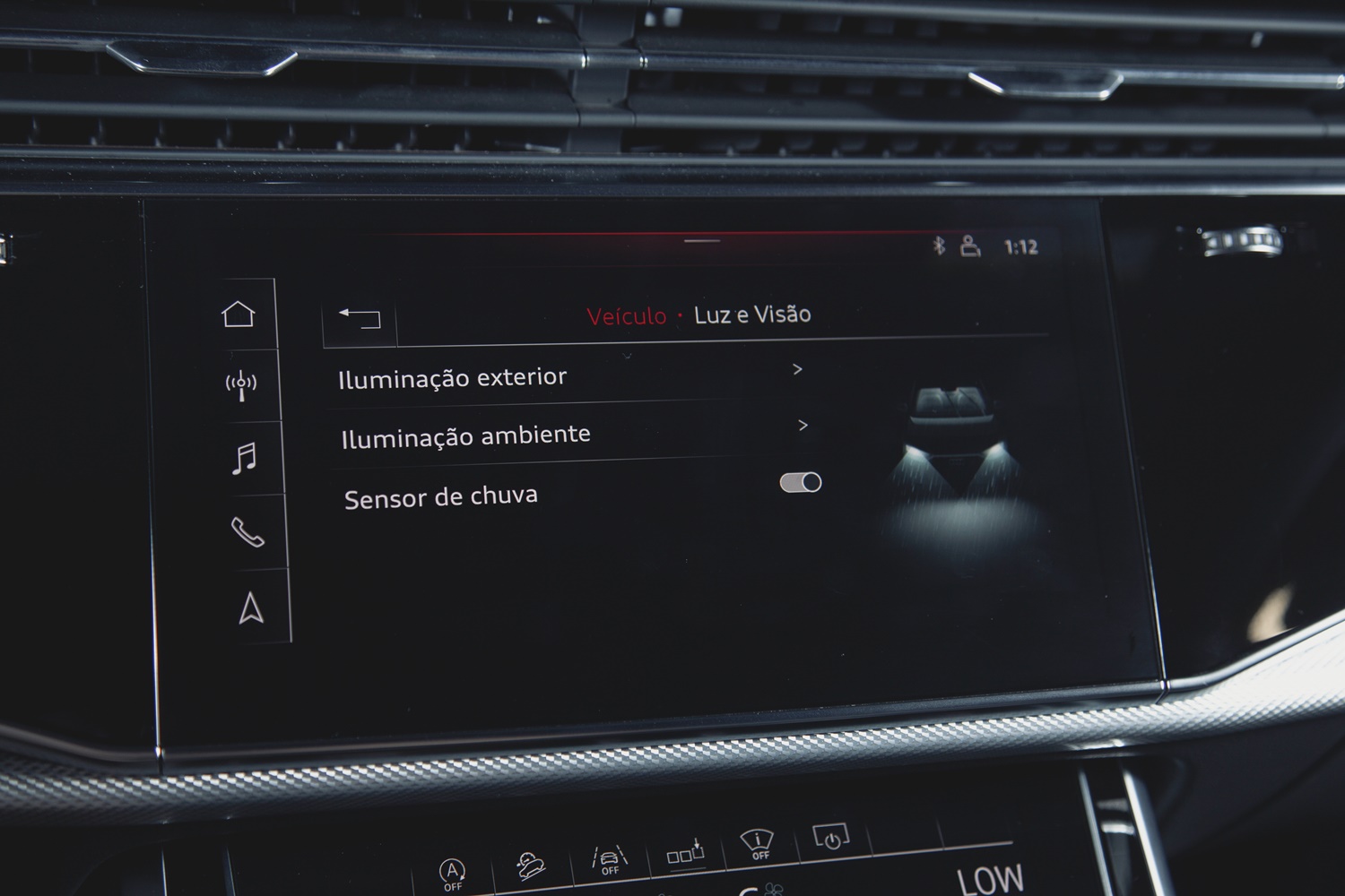 Detalhe da central multimídia do Audi Q8