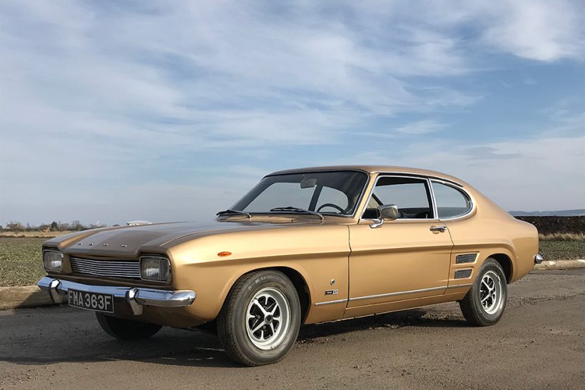 Imagem mostra um Ford Capri dourado