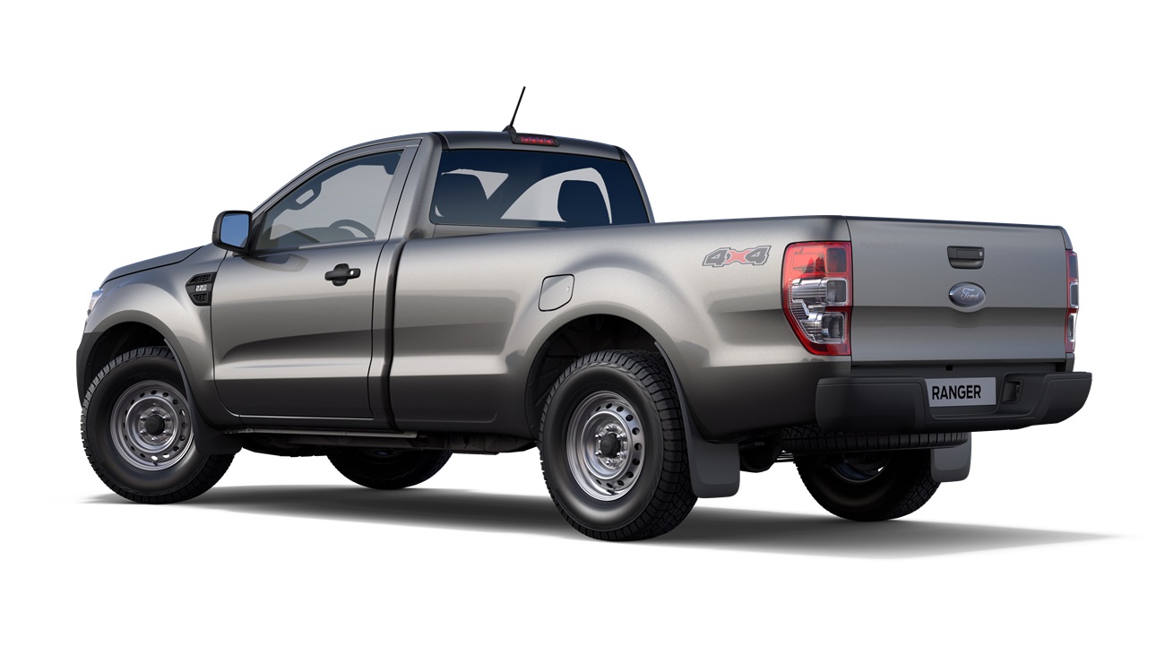 Ford Ranger XL Cabine Simples cinza escuro de traseira em estúdio