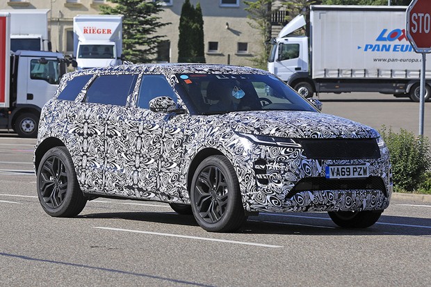Land Rover Range Rover Evoque 7 lugares foi flagrado em testes e camuflado