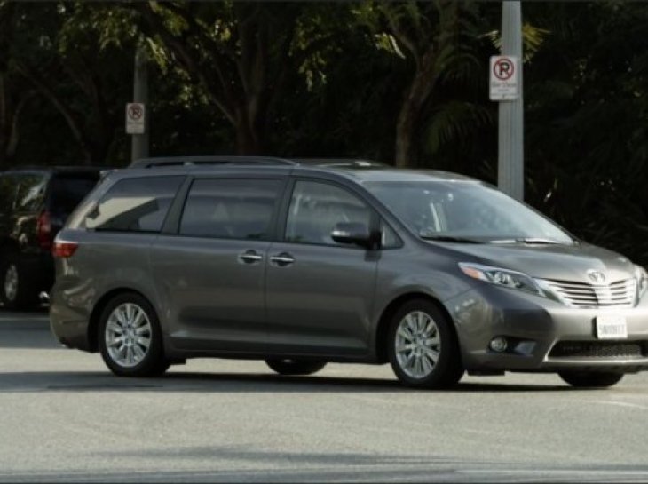 Família Moderna - Toyota Sienna 2015