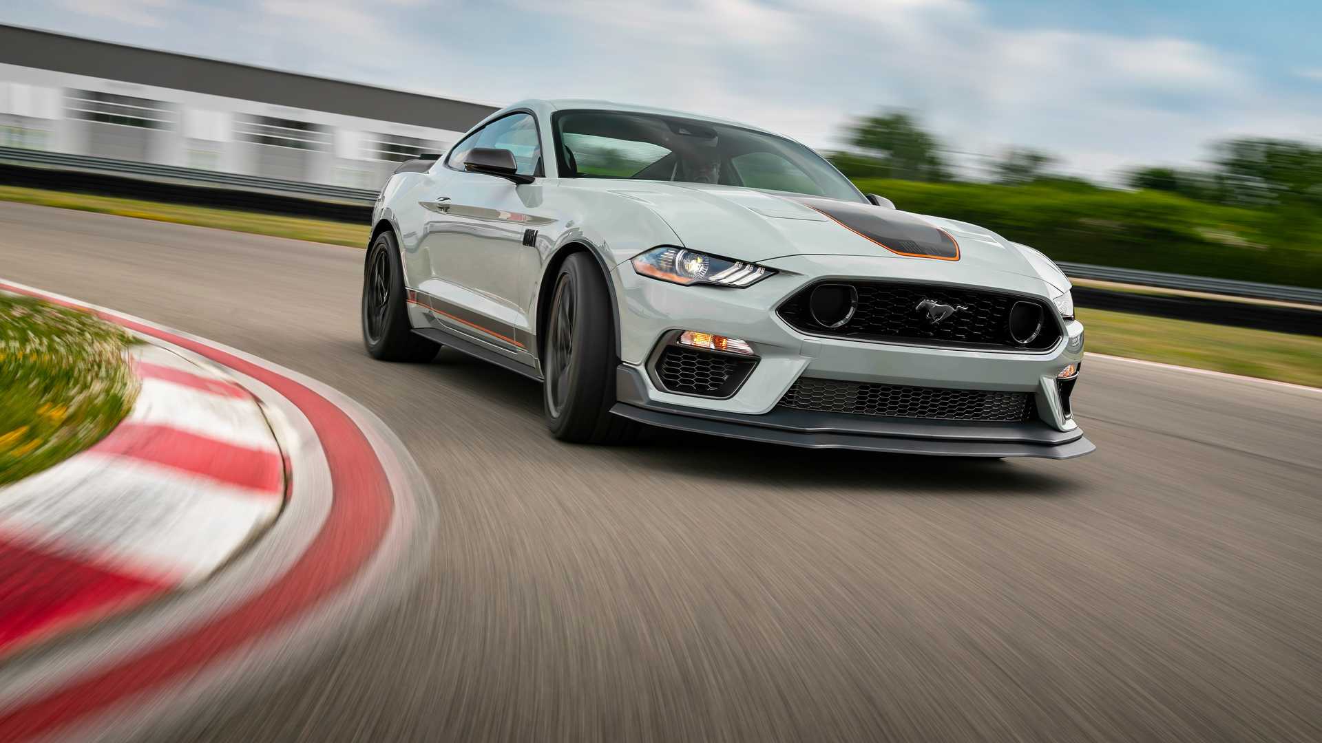 Mustang Mach 1 Na Pista