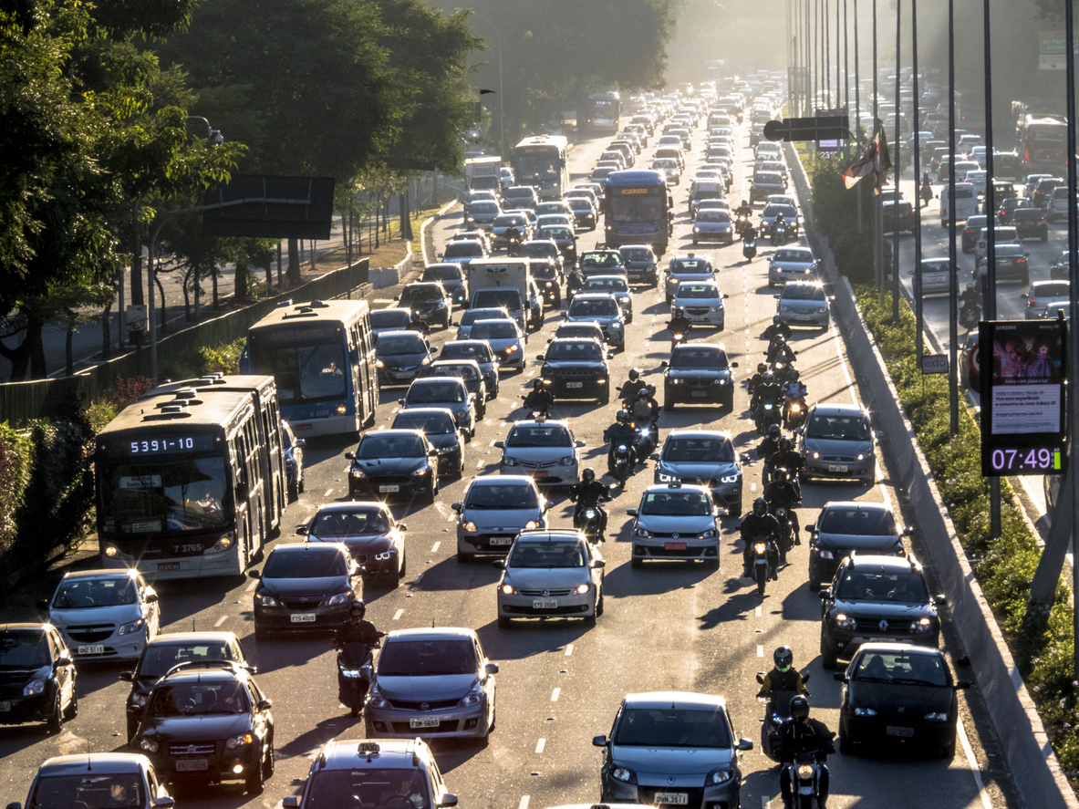 Frota de carros no Brasil cresce e envelhece