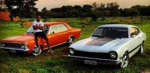 Dedé com seu Opala e seu Maverick