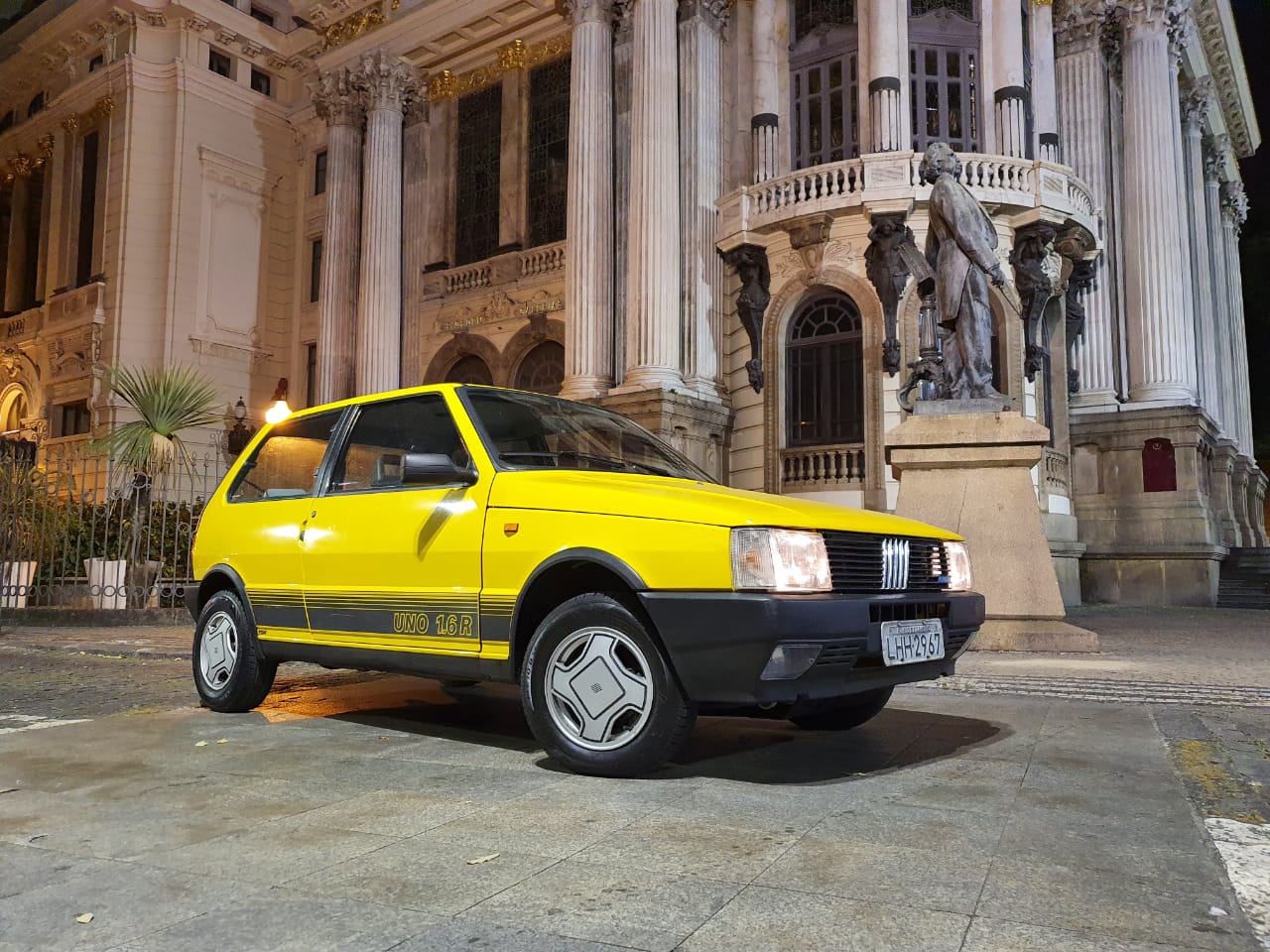 Uno1.6r1990amarelo