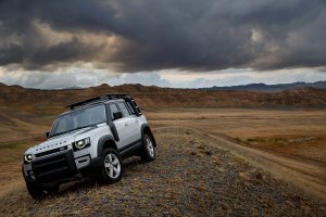 Land Rover Defender 110 Explorer Pack First Edition 9