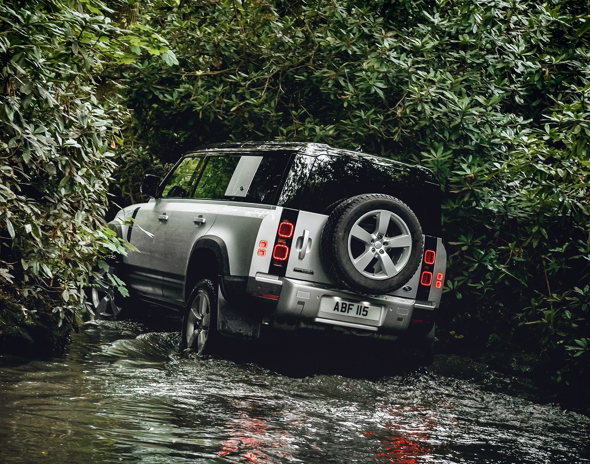 Land Rover Defender 110 Country Pack First Edition 26