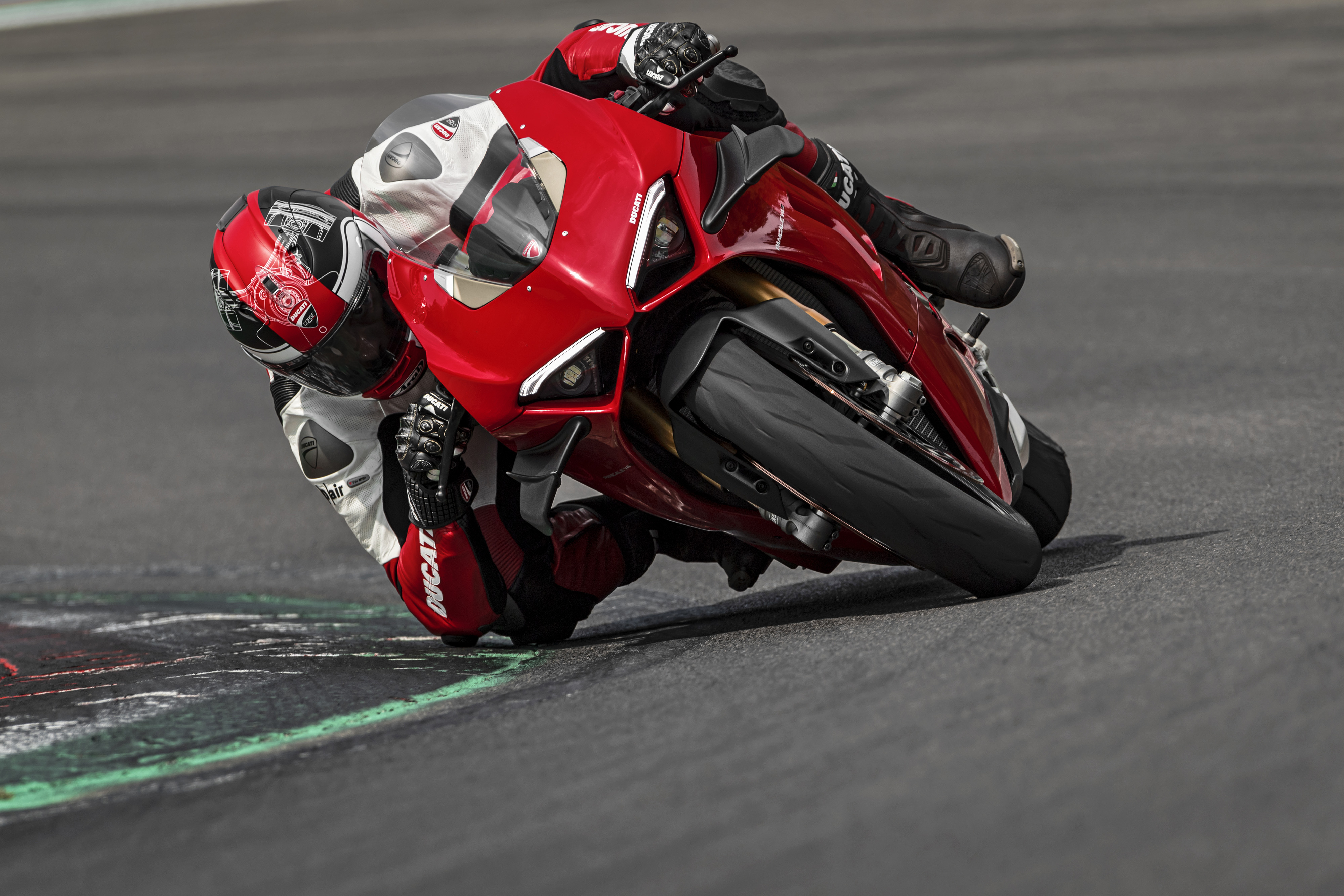 My20 Ducati Panigale V4 40 Uc101574 Mid