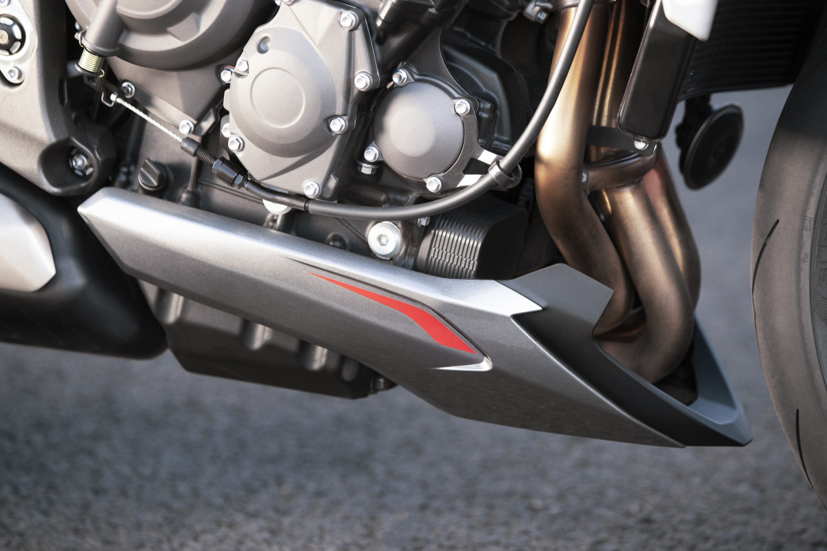 Nova Street Triple Rs 8