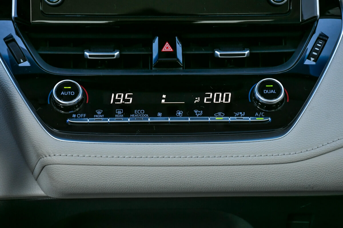 Toyota Corolla Altis Hybrid 5283