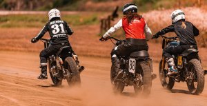 Mulheres na pista de terra de Flat Track