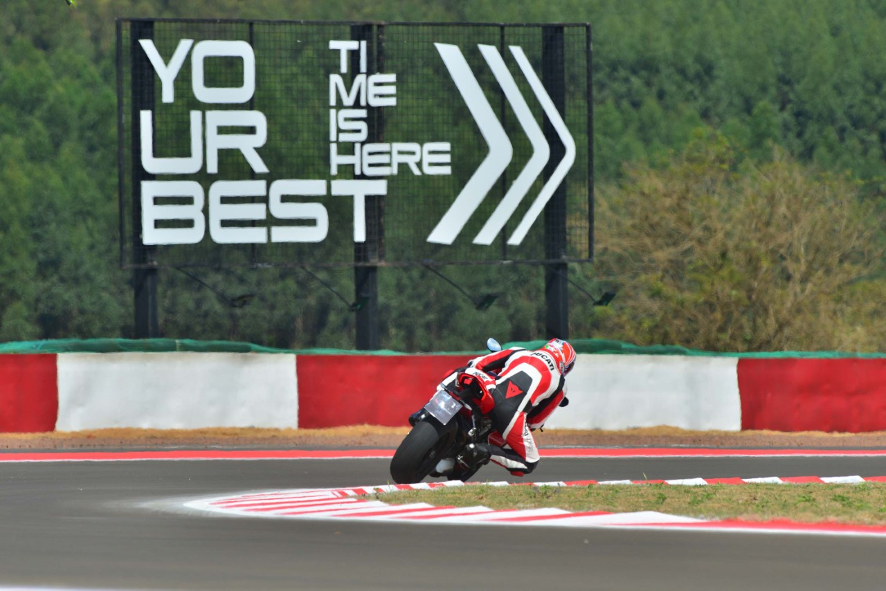 Moto Pista Pirelli
