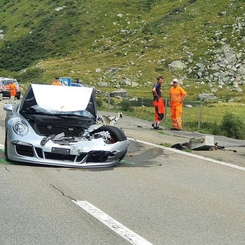Porsche 911 foi o mais prejudicado, como mostram as imagens