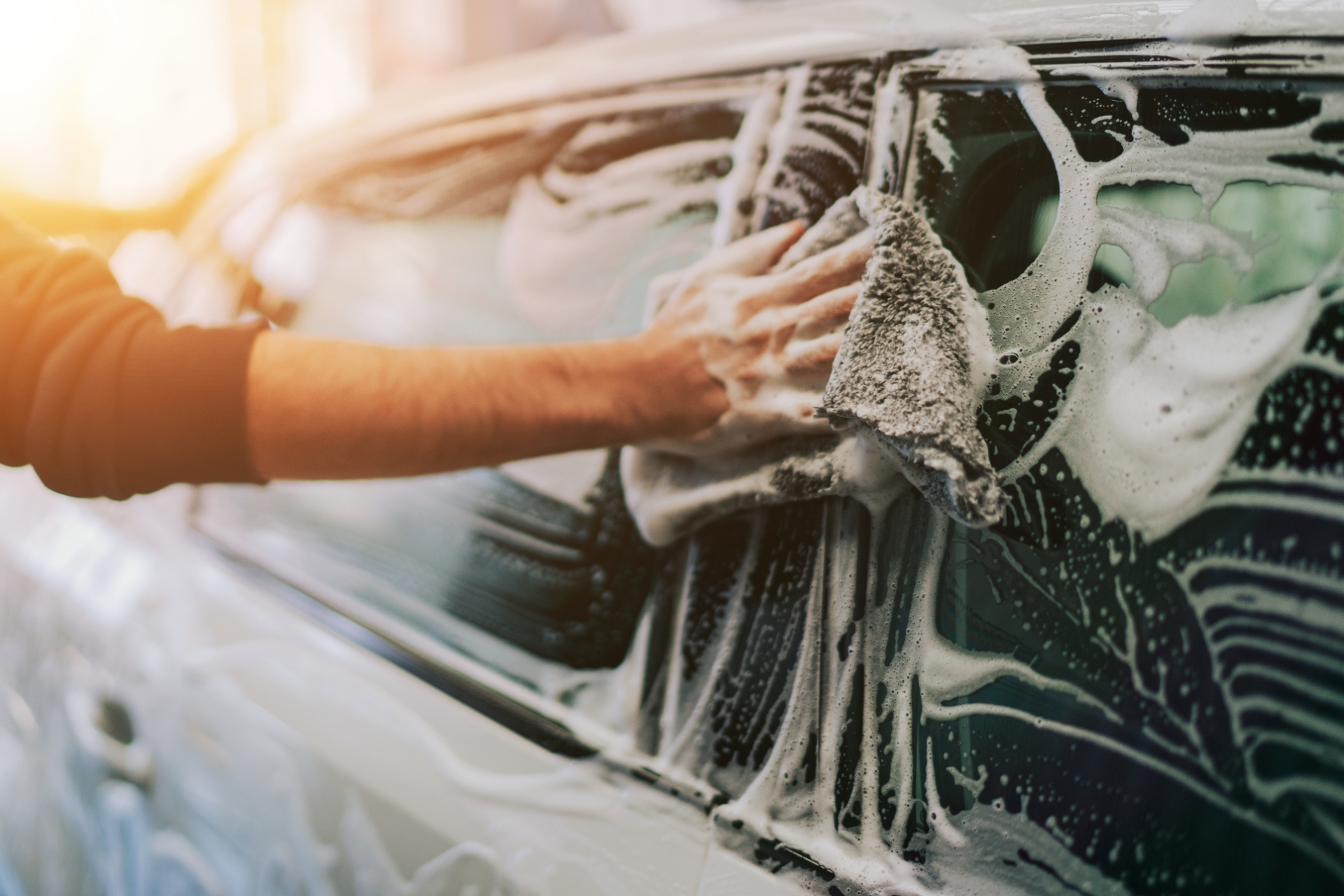 Invista em um bom serviço de lavagem para proteger o seu carro da chuva