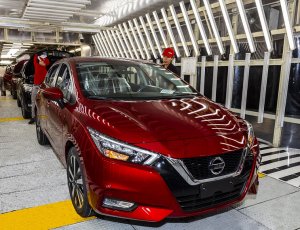 Nissan inicia, no México, produção do novo Versa que será vendido no Brasil