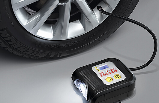 Compressor de ar com tela digital e carregador 12V - Acessório Toyota