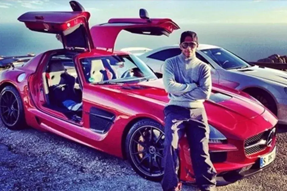 Lewis Hamilton Mercedes Benz Sls