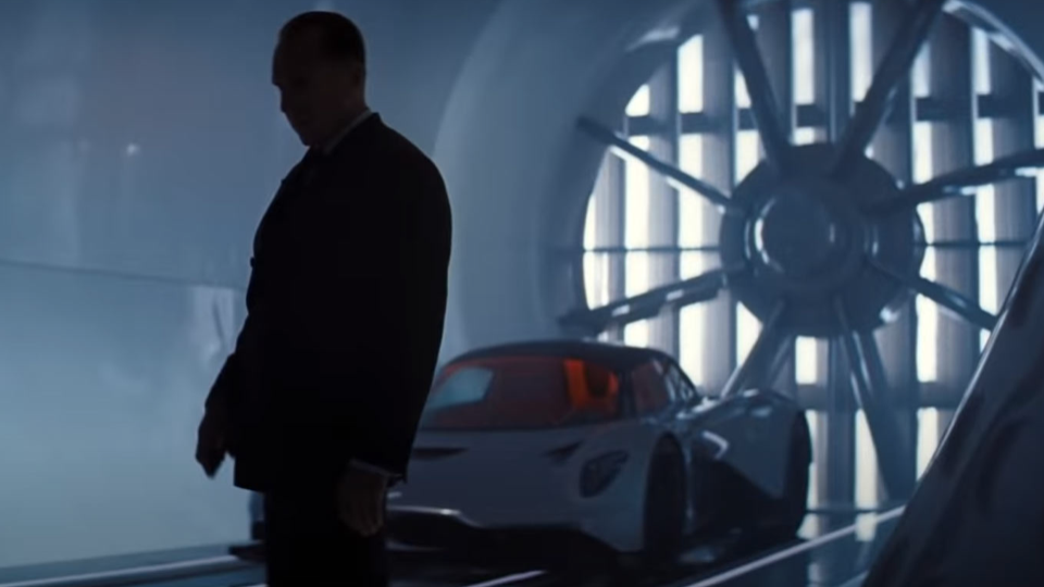 James Bond e seu novo Aston Martin