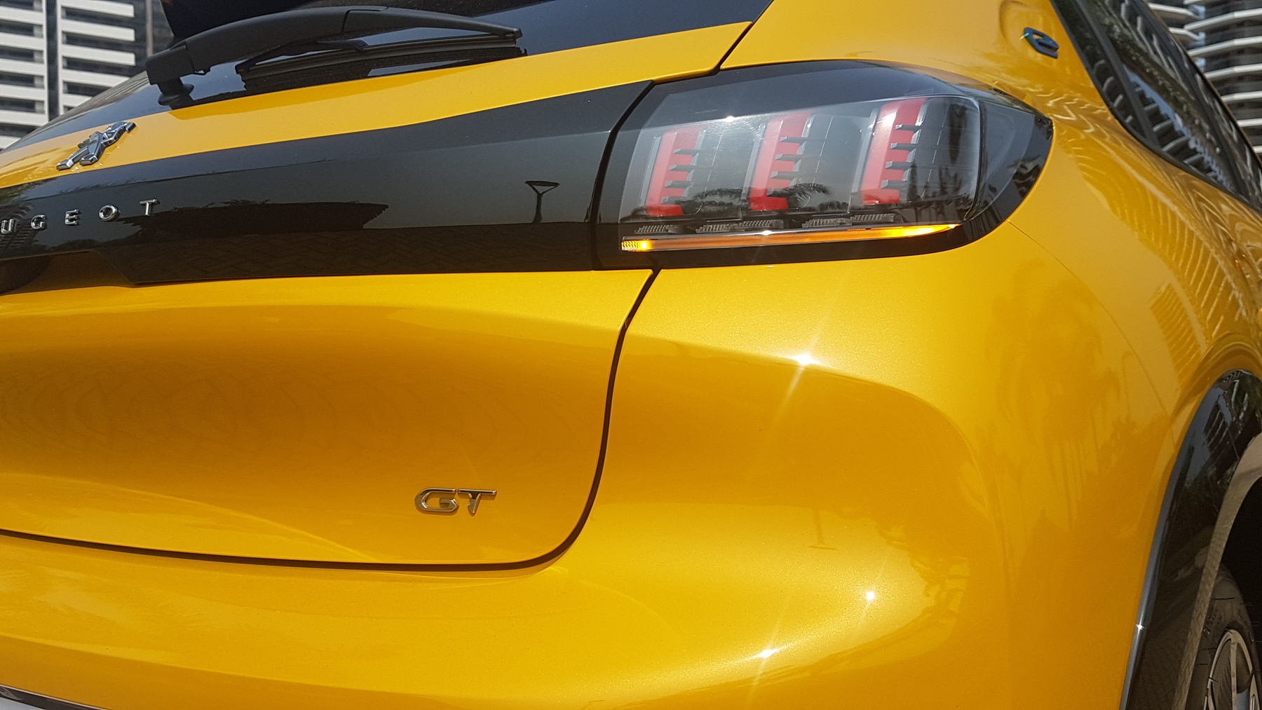 Peugeot 208 e-GT elétrico