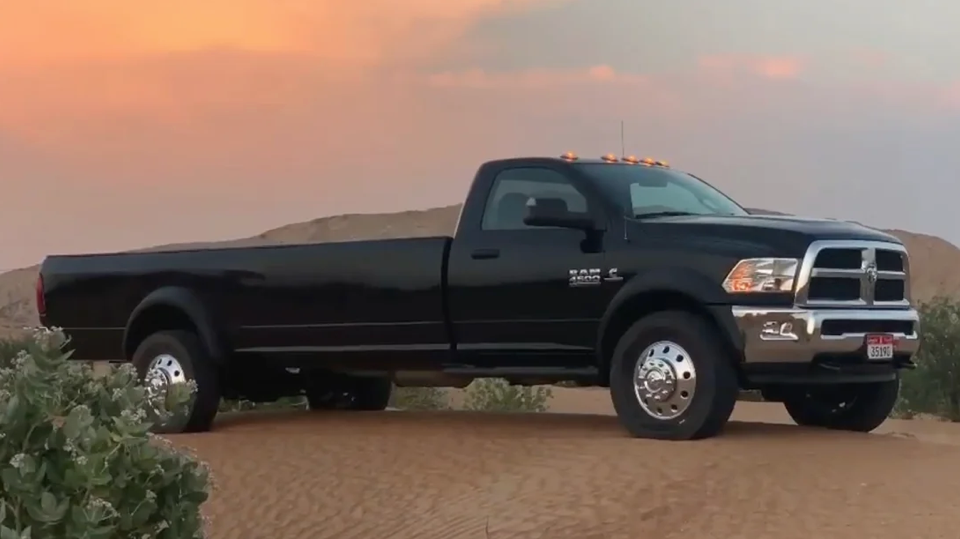 RAM 4500 de caçamba gigante
