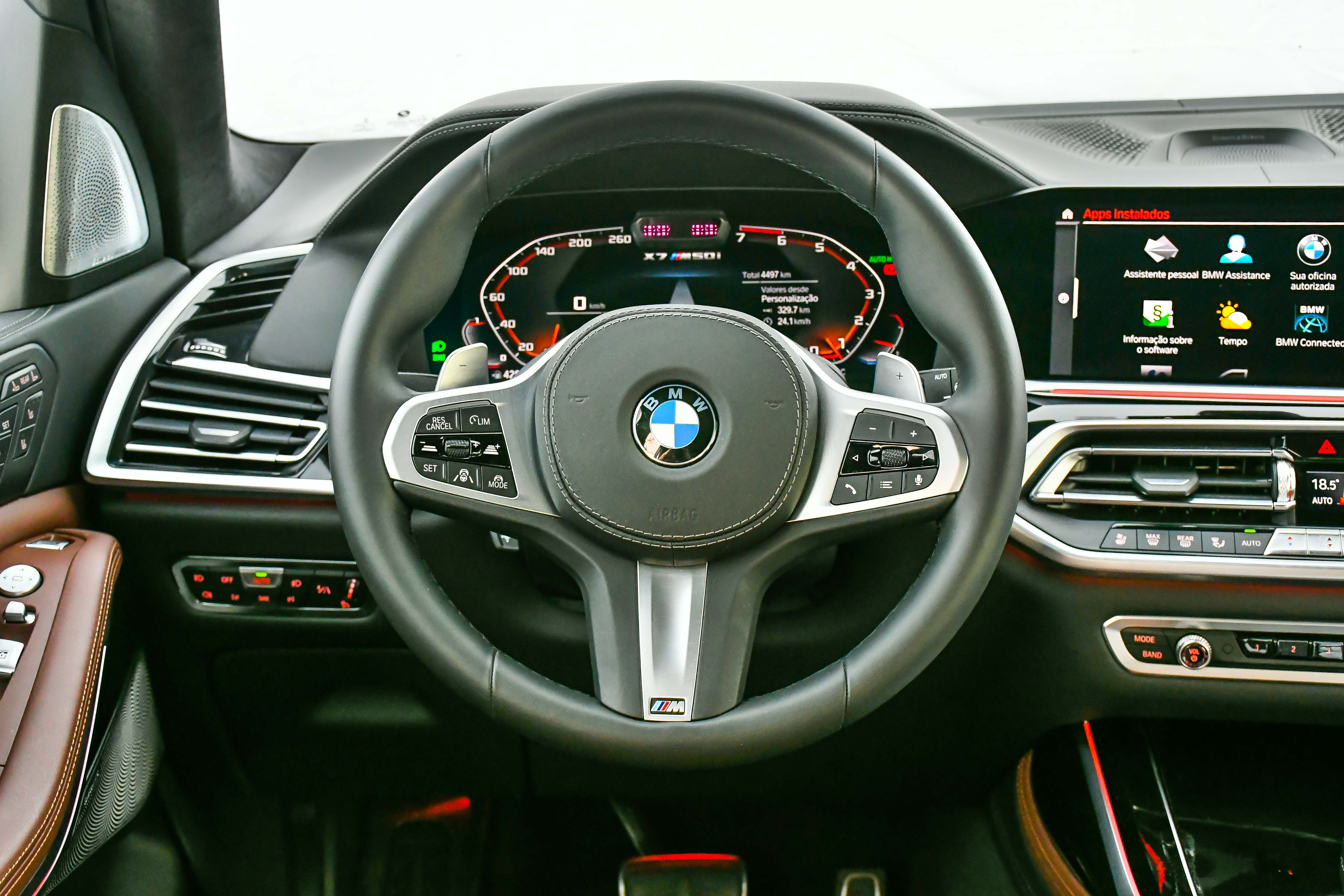 BMW X7 M50i